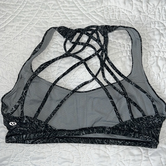 LULULEMON BRA! Worn once! Size 6 - Picture 2 of 3